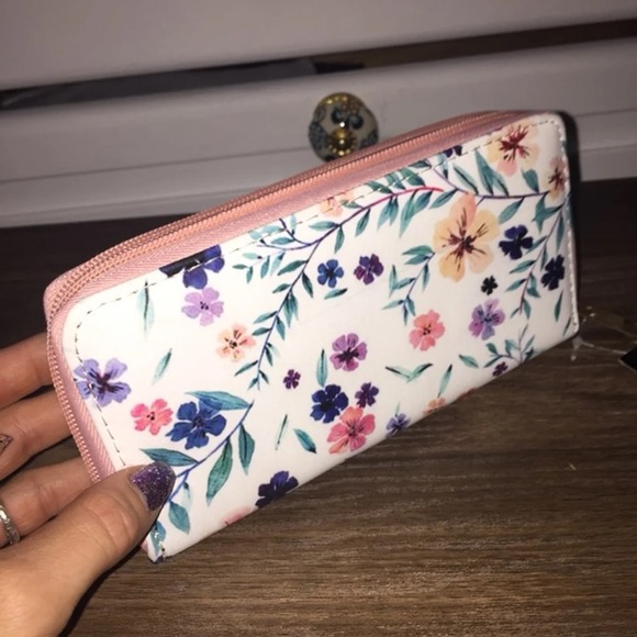 Flowered Wallet - Picture 3 of 6